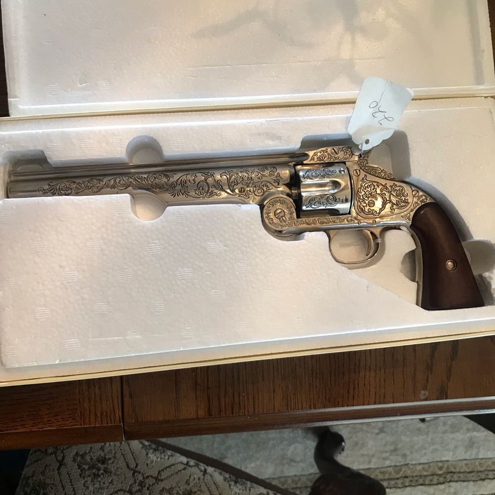 FRANKLIN MINT REPLICA OF .44 Revolver Wyatt Earp